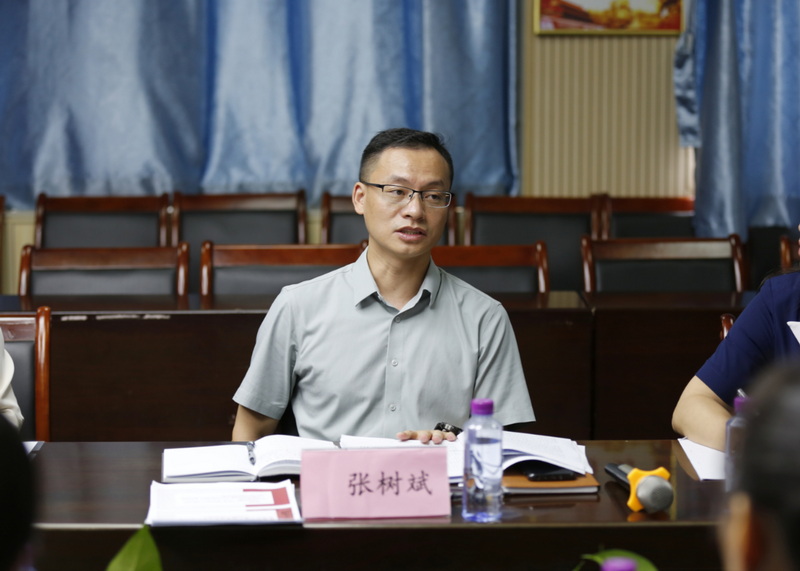 7月8日，斗門區(qū)教育系統(tǒng)在區(qū)城南學(xué)校舉辦落實(shí)市未成年人身心健康成長行動(dòng)計(jì)劃“火炬點(diǎn)燃行動(dòng)”首場座談會(huì)，對市成長行動(dòng)計(jì)劃進(jìn)行宣講，征集全區(qū)相關(guān)學(xué)校心理教師的意見和建議，為全面加強(qiáng)我區(qū)未成年人身心健康成長貢獻(xiàn)智慧。斗門區(qū)委常委、區(qū)委統(tǒng)戰(zhàn)部部長陳萍，斗門教育黨工委委員、區(qū)教育局副局長張樹斌出席會(huì)議并講話。白藤街道教育黨總支書記丘慶城，白藤街道公共服務(wù)辦副主任樂倩，全區(qū)相關(guān)學(xué)校心理教師以及城南學(xué)校校級領(lǐng)_調(diào)整大小.jpg