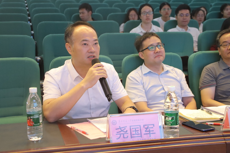 5.區(qū)教育研究中心堯國軍給建議_調(diào)整大小.jpg