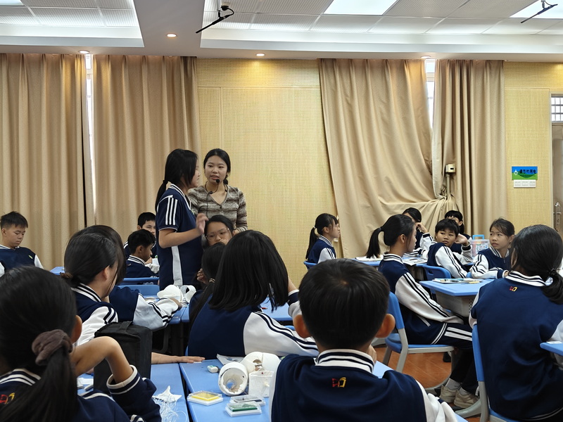 歐陽(yáng)潔老師授課_調(diào)整大小.jpg