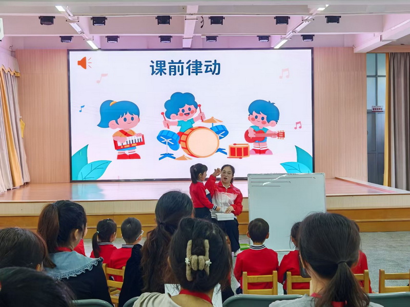 教以精進(jìn)，沿途花開(kāi)——互動(dòng)樂(lè)園之幼兒園游戲教學(xué)的實(shí)踐與分享_調(diào)整大小.jpg