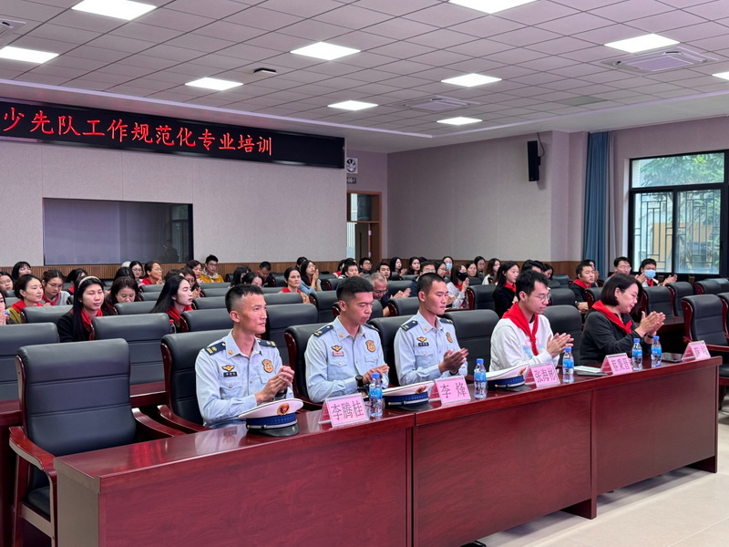 斗門區(qū)少先隊輔導(dǎo)員參訓(xùn)圖_調(diào)整大小.jpg