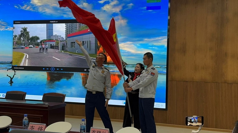 珠海市斗門(mén)區(qū)消防救援大隊(duì)升旗手示范升旗過(guò)程3_調(diào)整大小.jpg