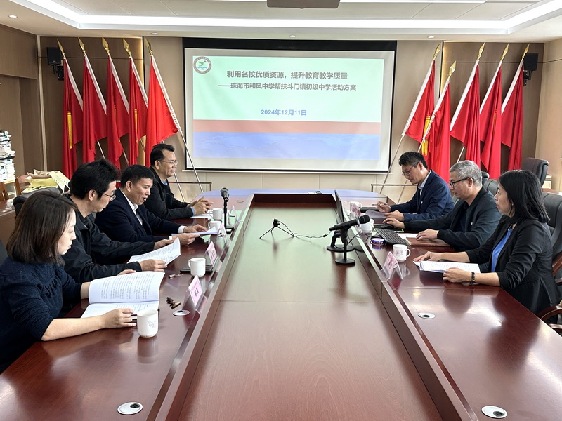 和風中學謝小庭校長_調整大小.jpg